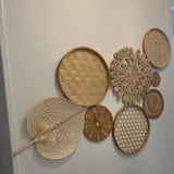 LOT DE DÉCORATION MURALE EN ROTIN
