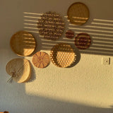 décoration murale en rotin