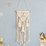 macrame mural pompom fond bleu