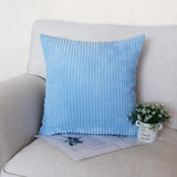 Coussin bleu clair en velours